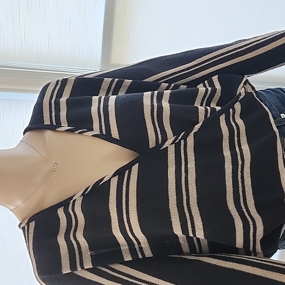 New Sadie &Sage top - Picture 2 of 8